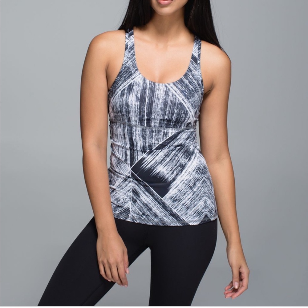 Lululemon tank black white 6 built in bra